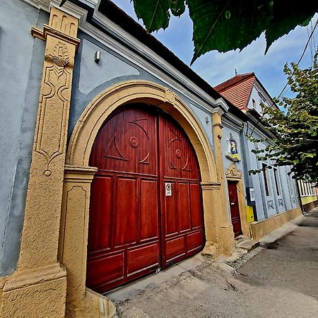 Hotel Armenopolis Gherla Esterno foto