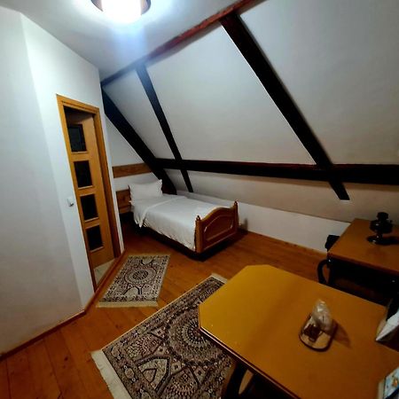 Hotel Armenopolis Gherla Esterno foto
