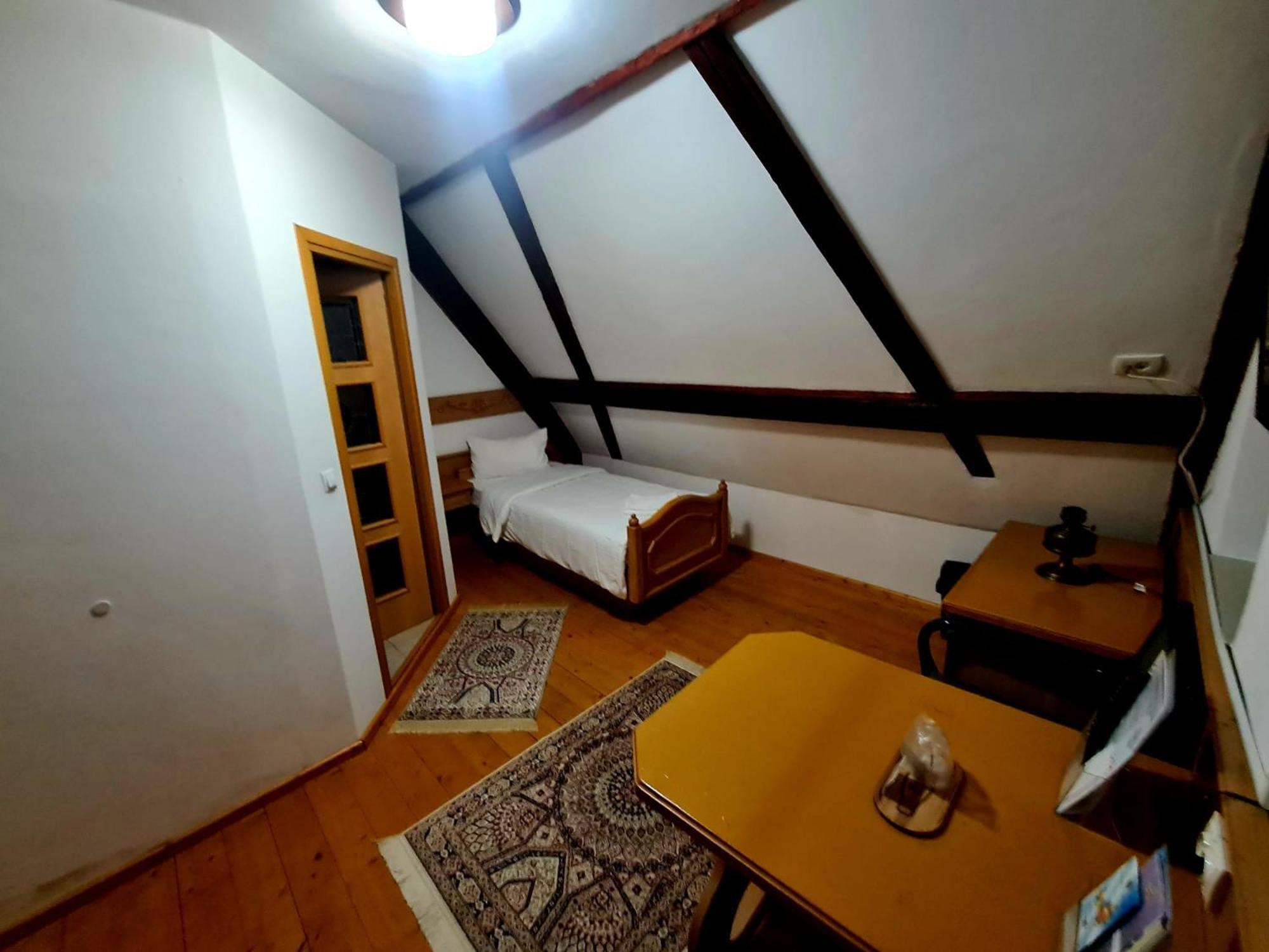 Hotel Armenopolis Gherla Esterno foto