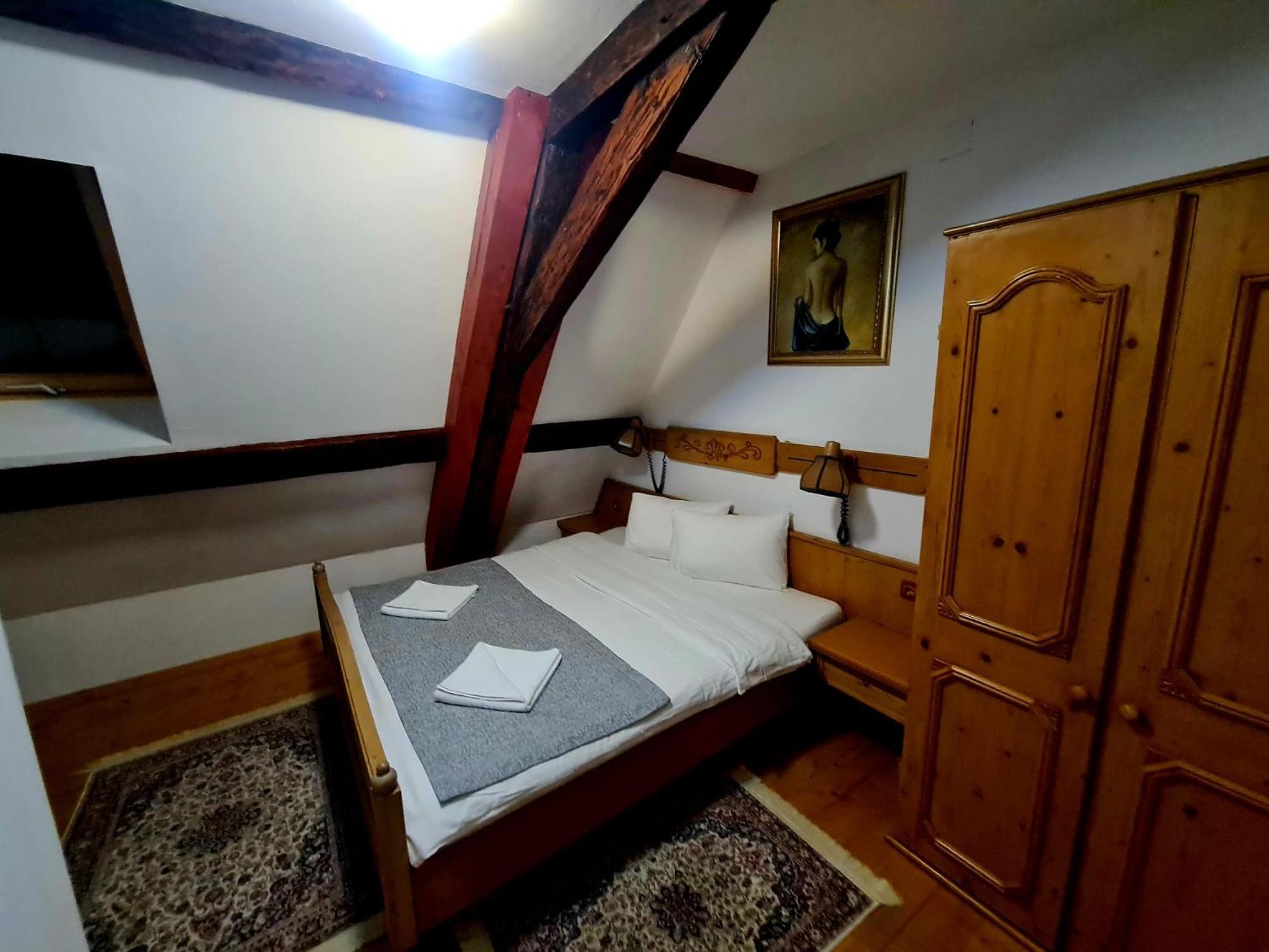 Hotel Armenopolis Gherla Esterno foto