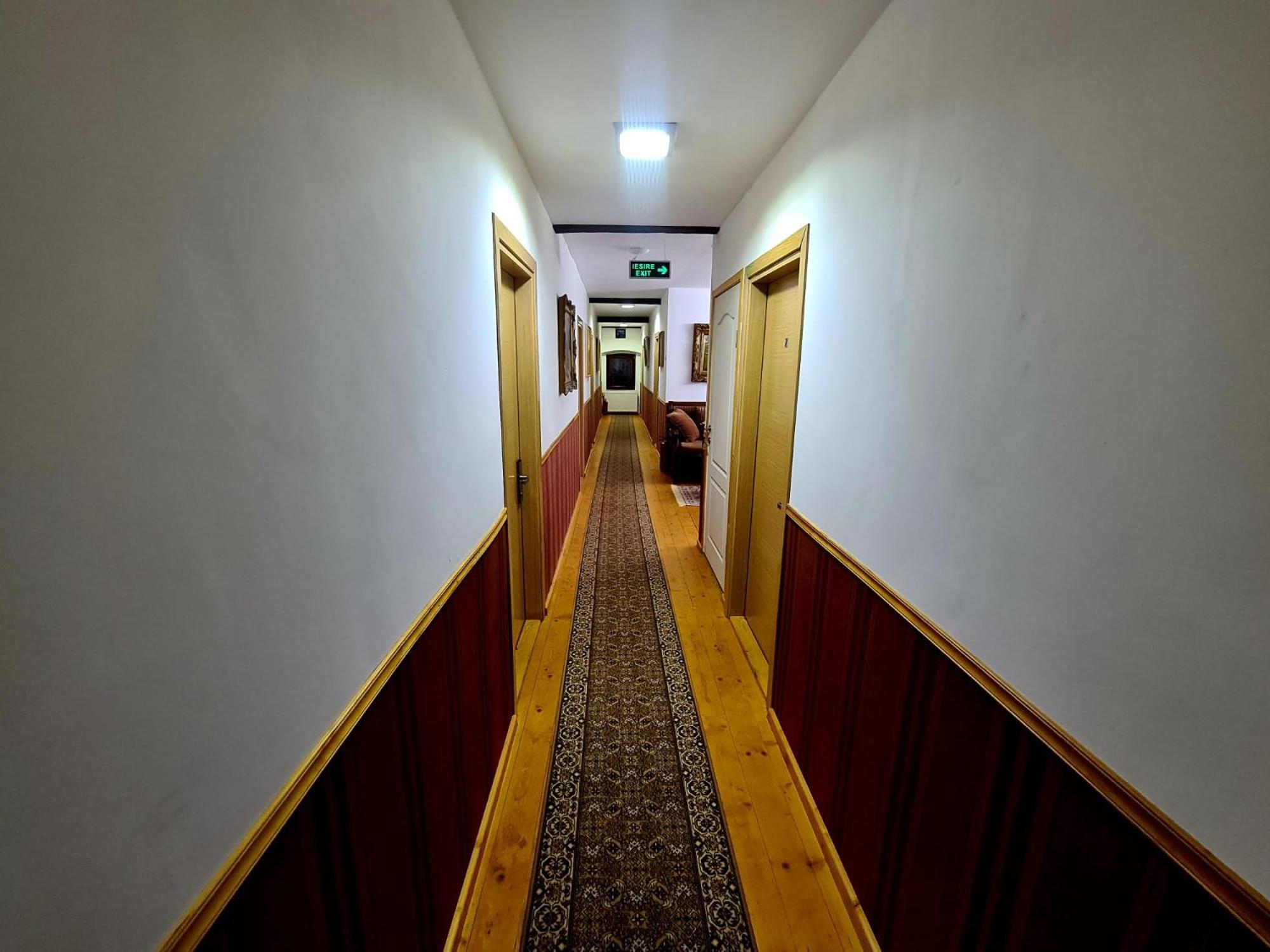 Hotel Armenopolis Gherla Esterno foto