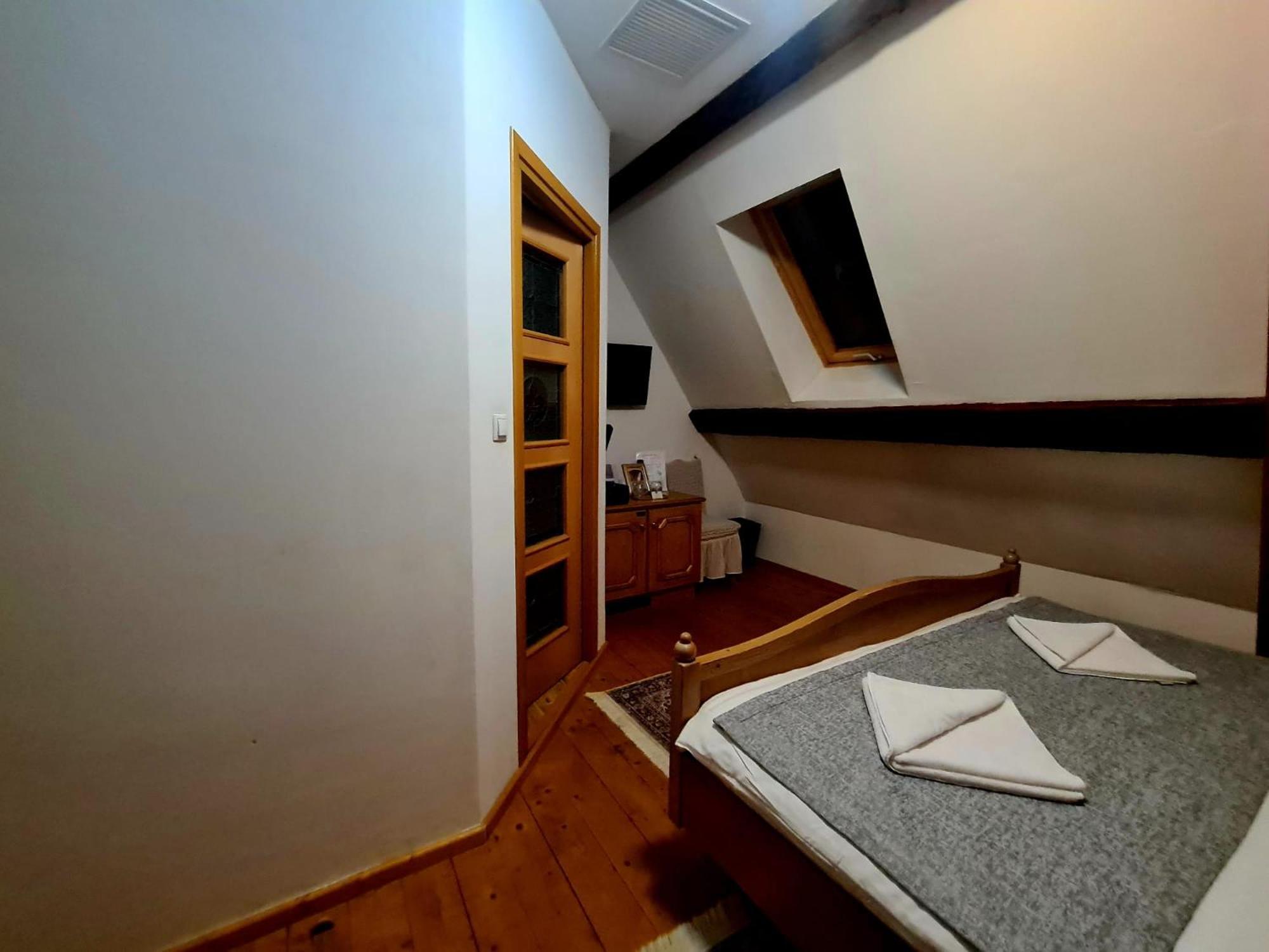 Hotel Armenopolis Gherla Esterno foto