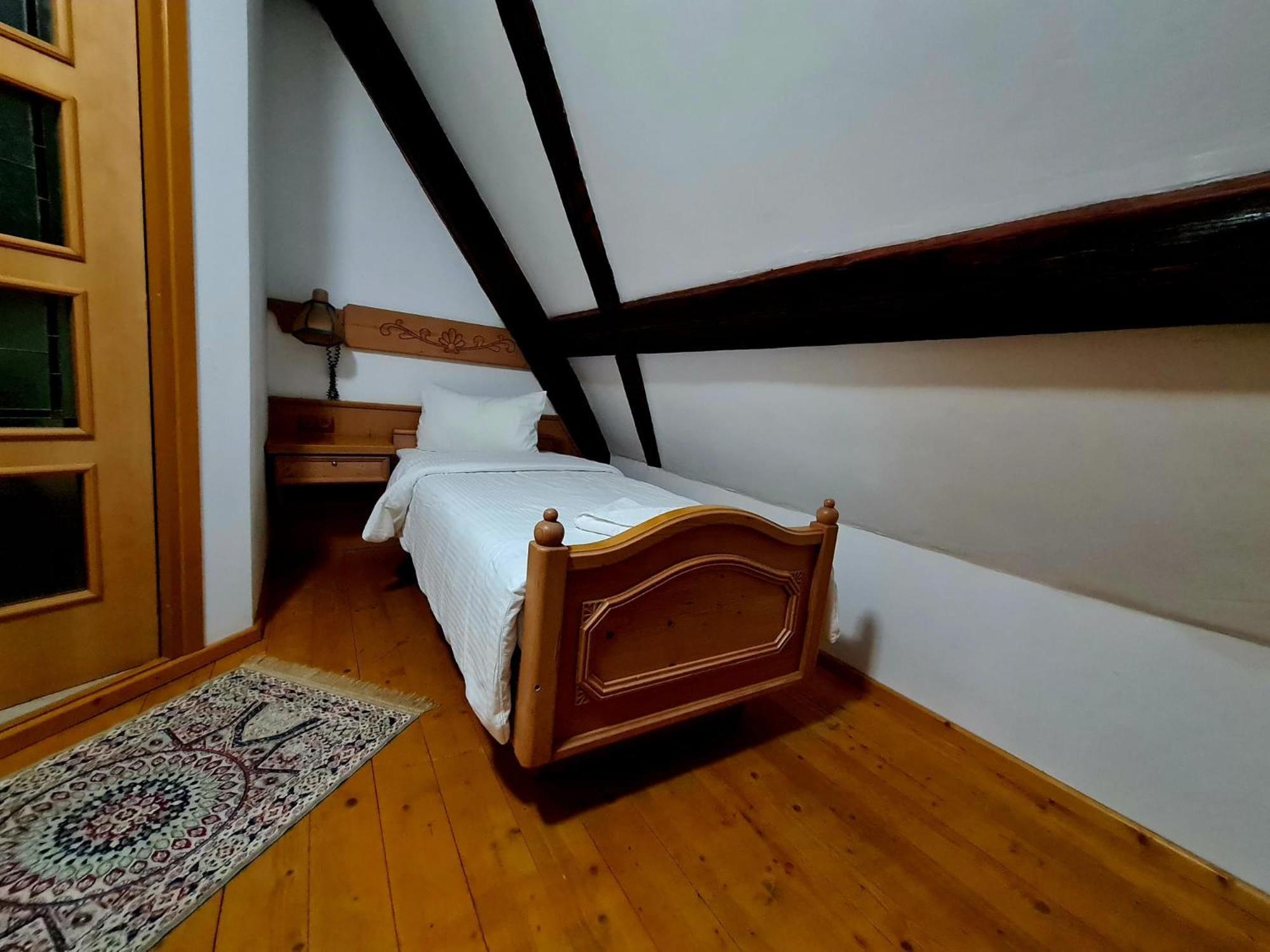 Hotel Armenopolis Gherla Esterno foto