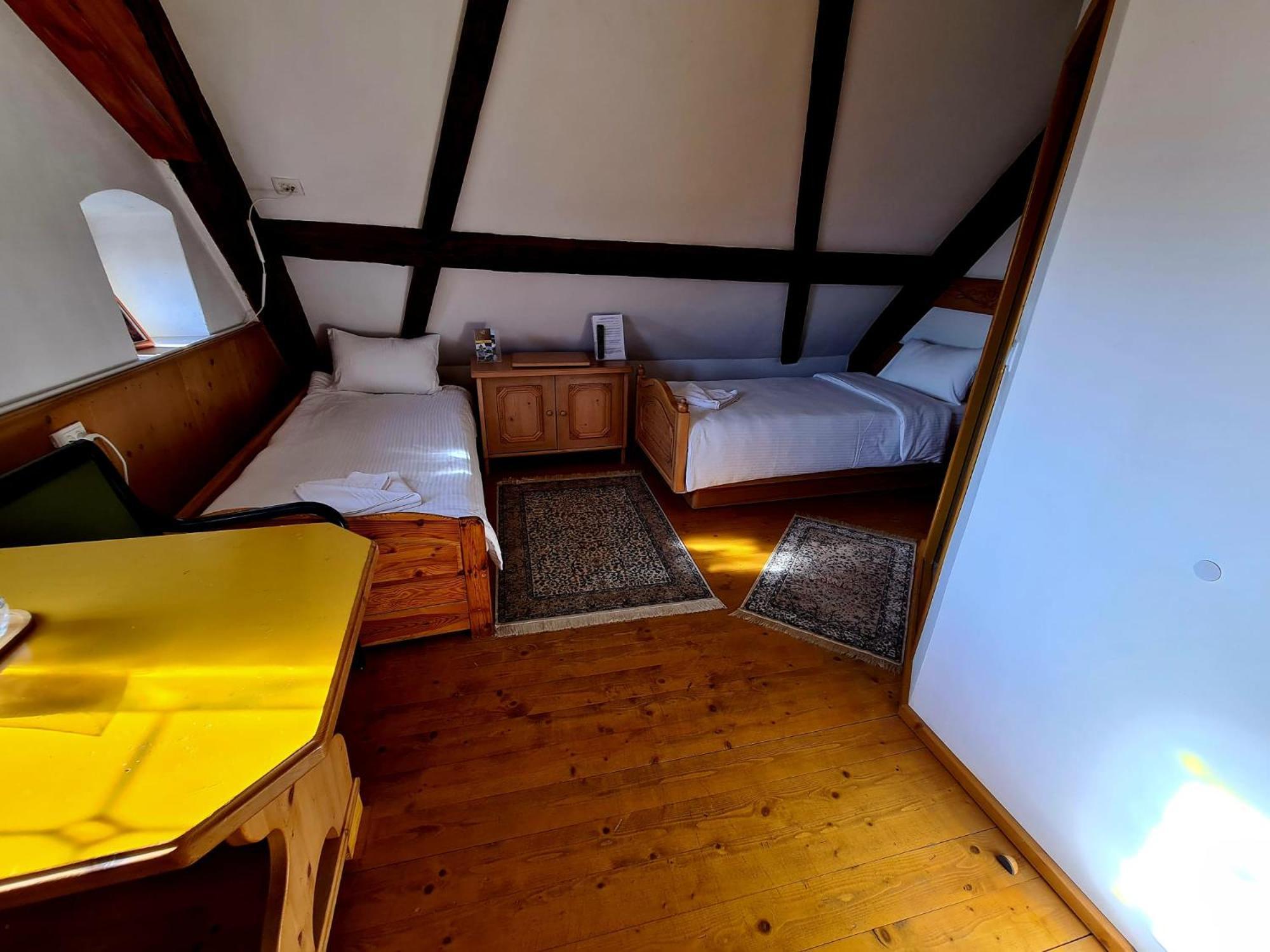 Hotel Armenopolis Gherla Esterno foto