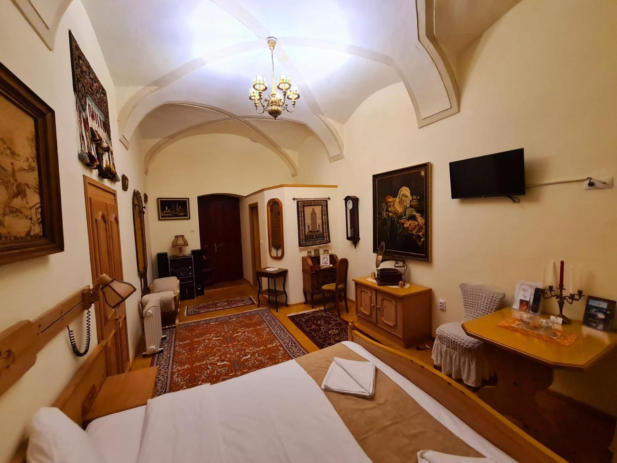 Hotel Armenopolis Gherla Esterno foto