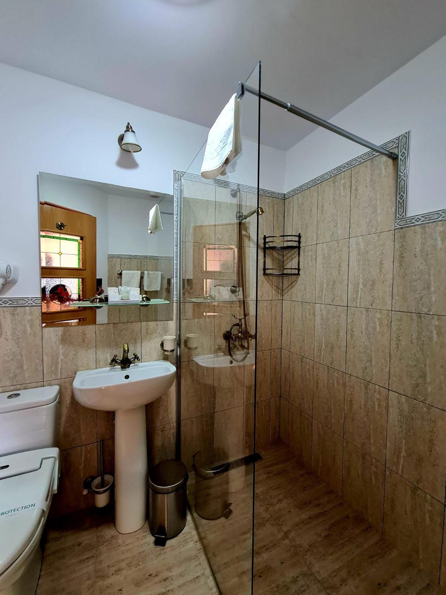 Hotel Armenopolis Gherla Esterno foto