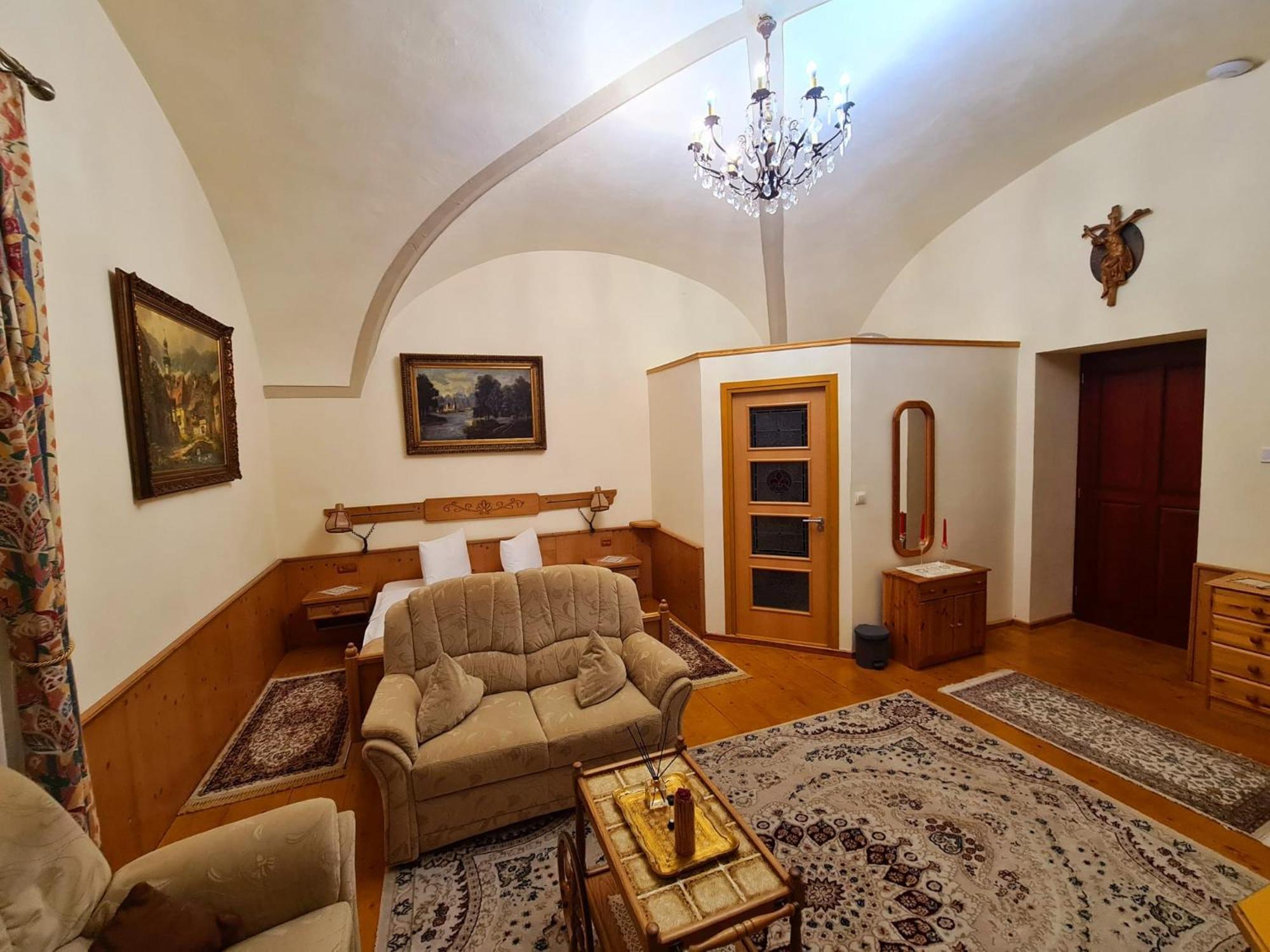 Hotel Armenopolis Gherla Esterno foto