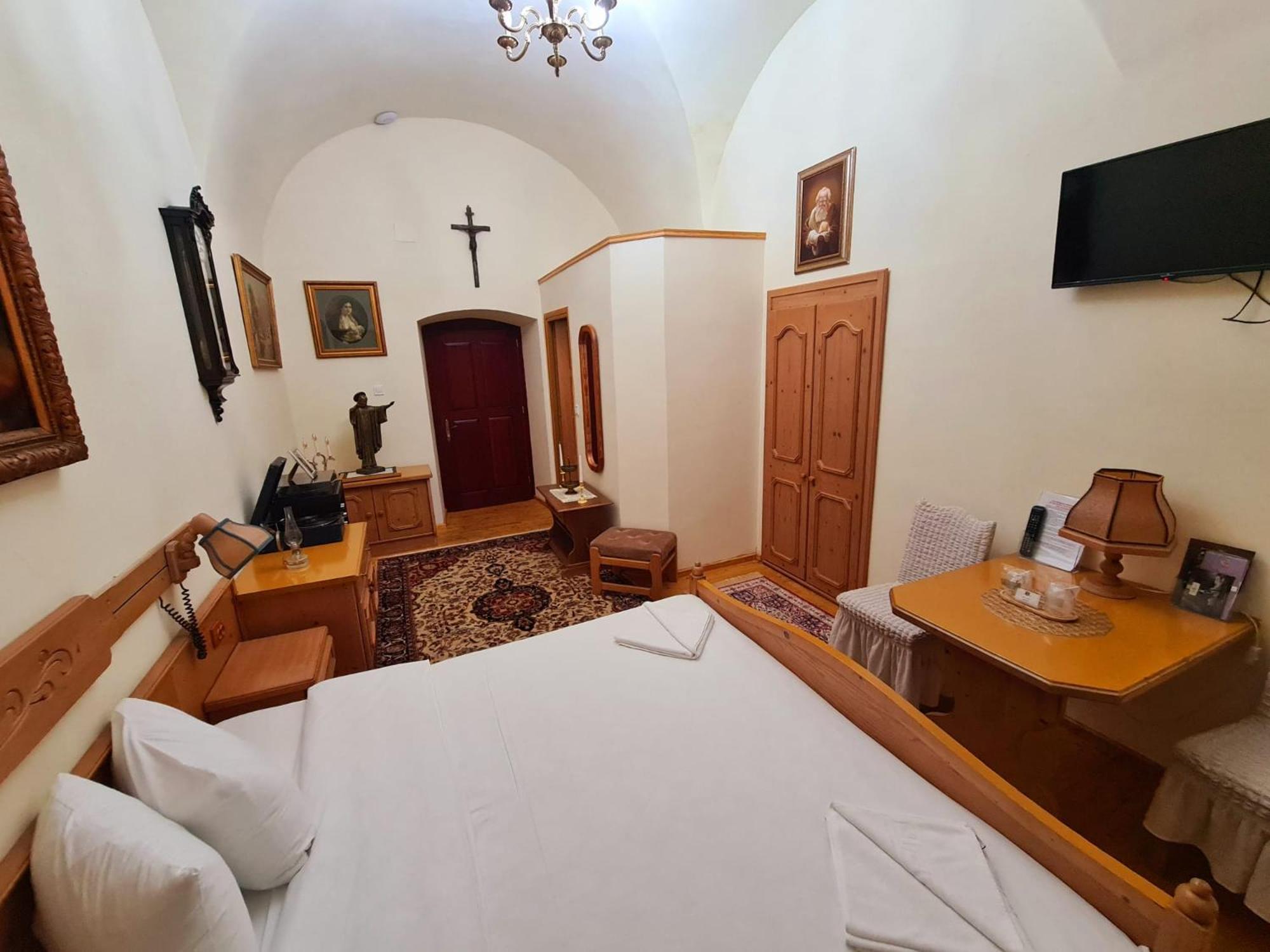 Hotel Armenopolis Gherla Esterno foto