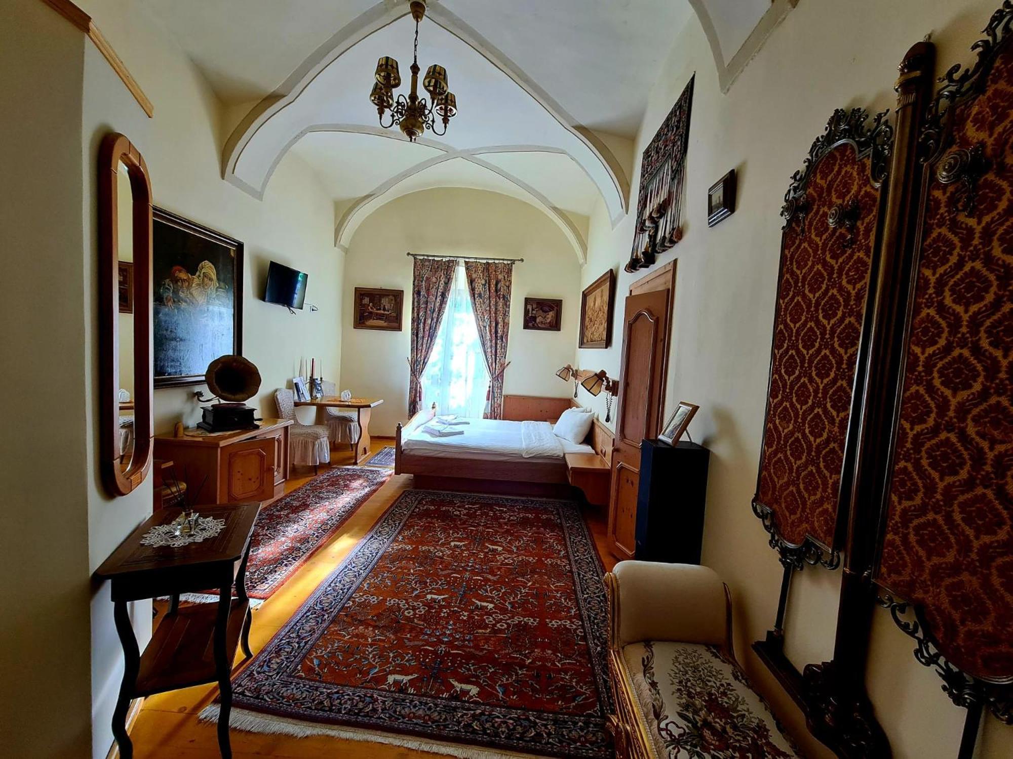 Hotel Armenopolis Gherla Esterno foto