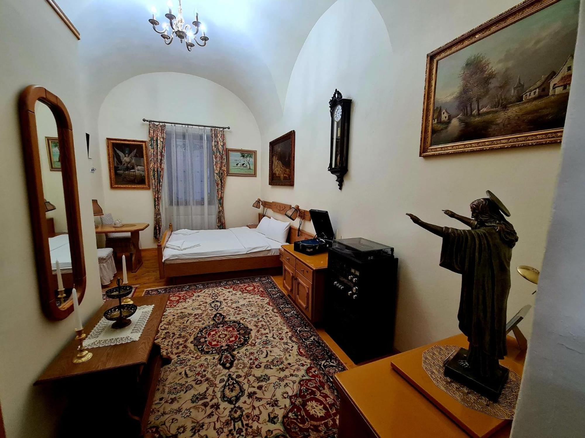 Hotel Armenopolis Gherla Esterno foto