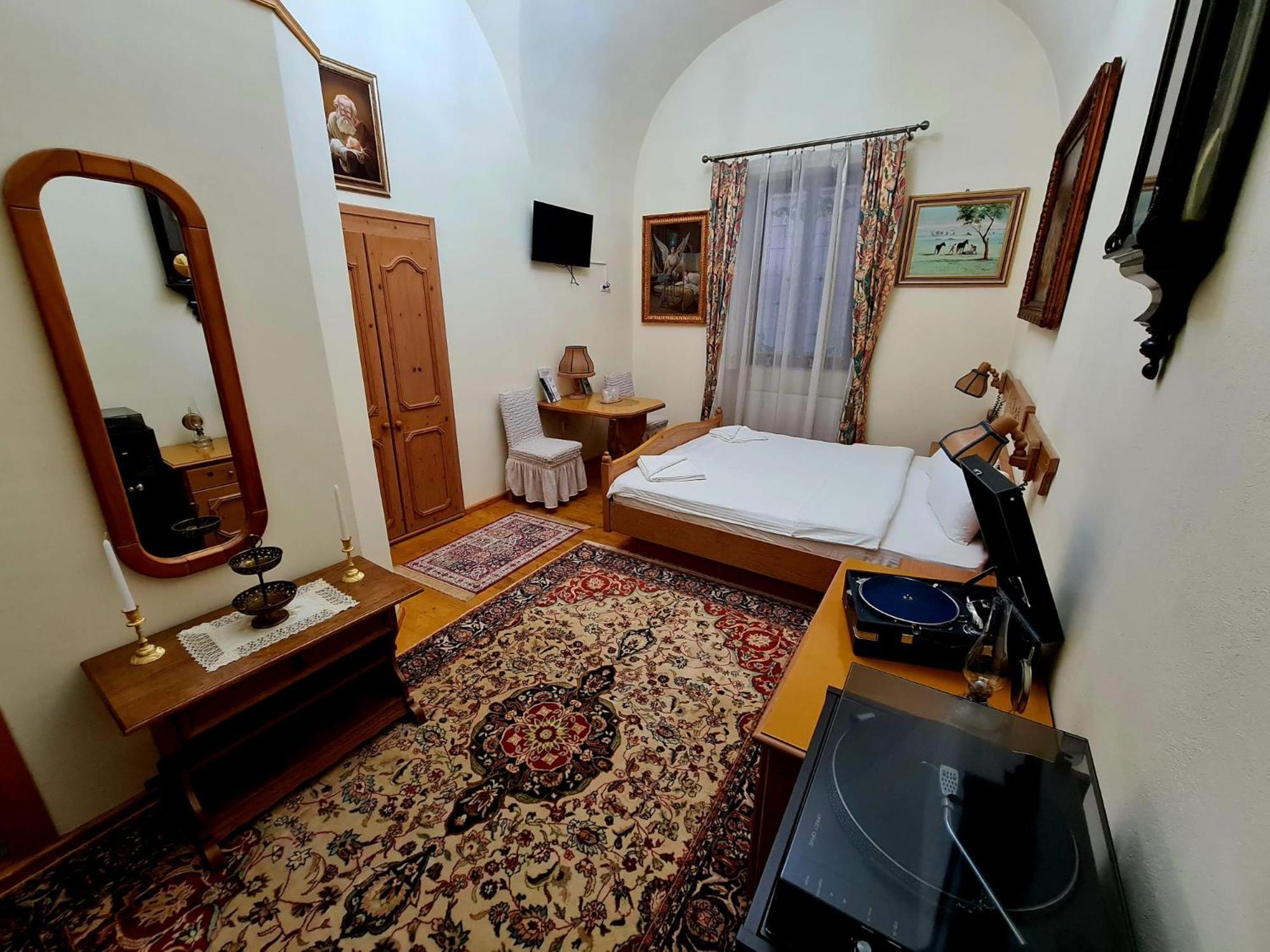 Hotel Armenopolis Gherla Esterno foto