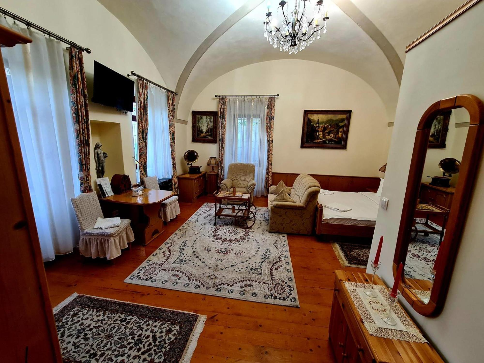 Hotel Armenopolis Gherla Esterno foto