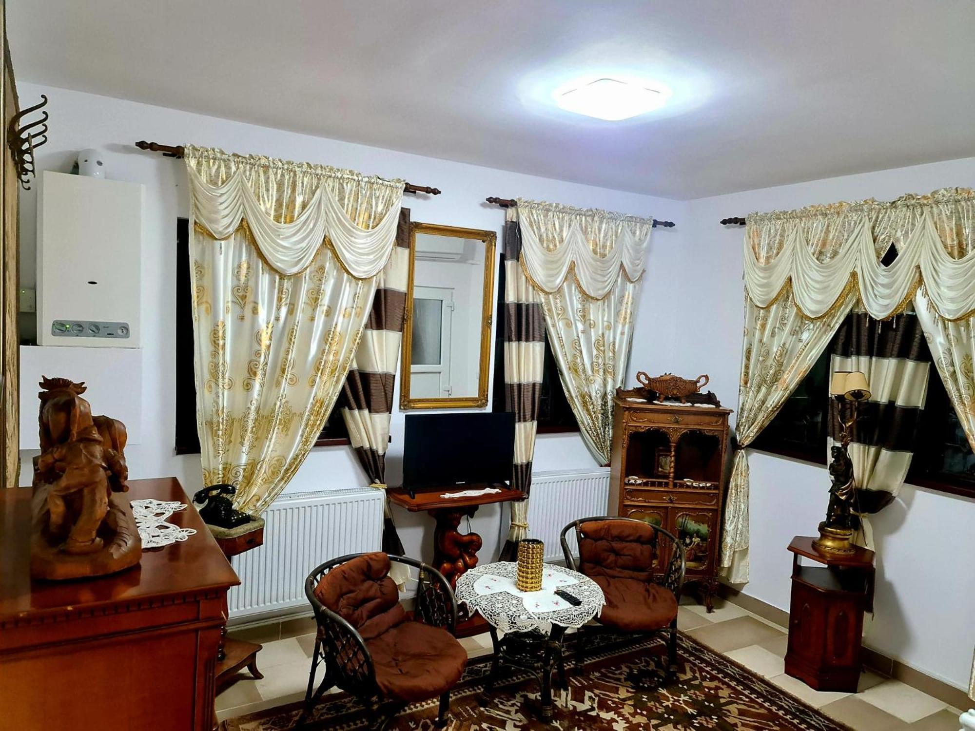 Hotel Armenopolis Gherla Esterno foto