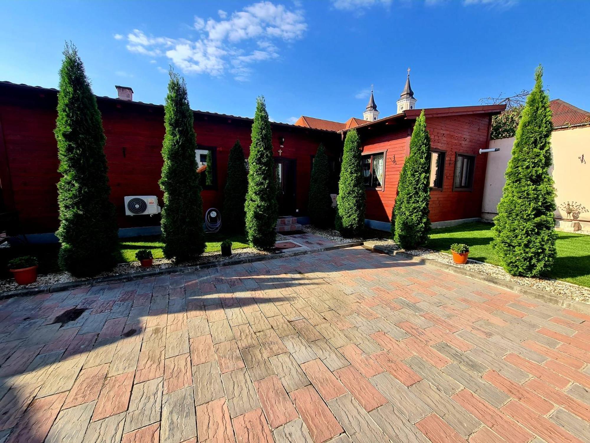 Hotel Armenopolis Gherla Esterno foto