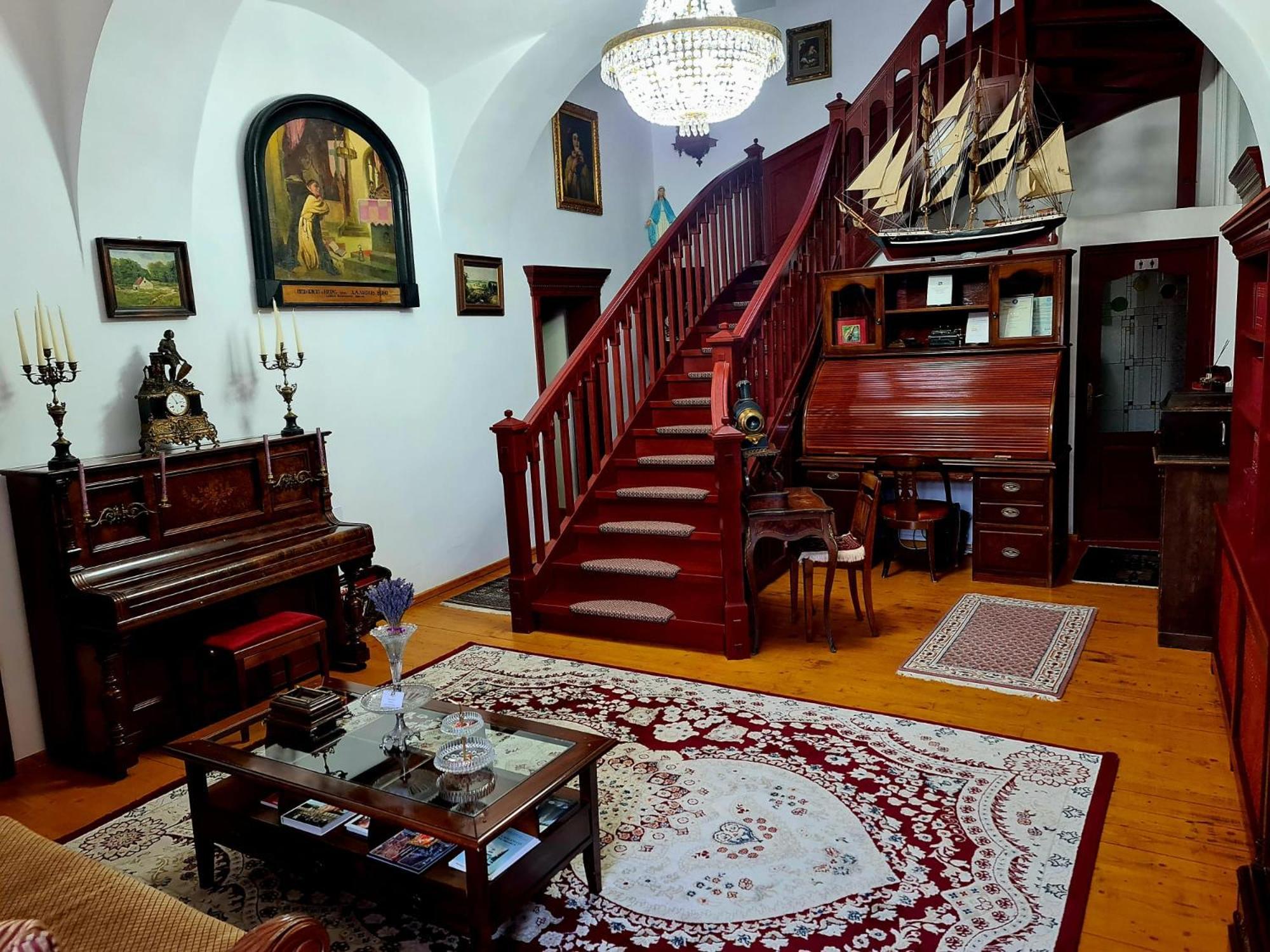 Hotel Armenopolis Gherla Esterno foto