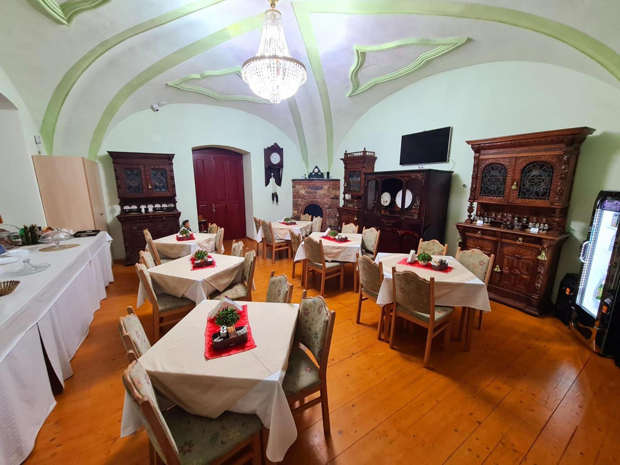 Hotel Armenopolis Gherla Esterno foto